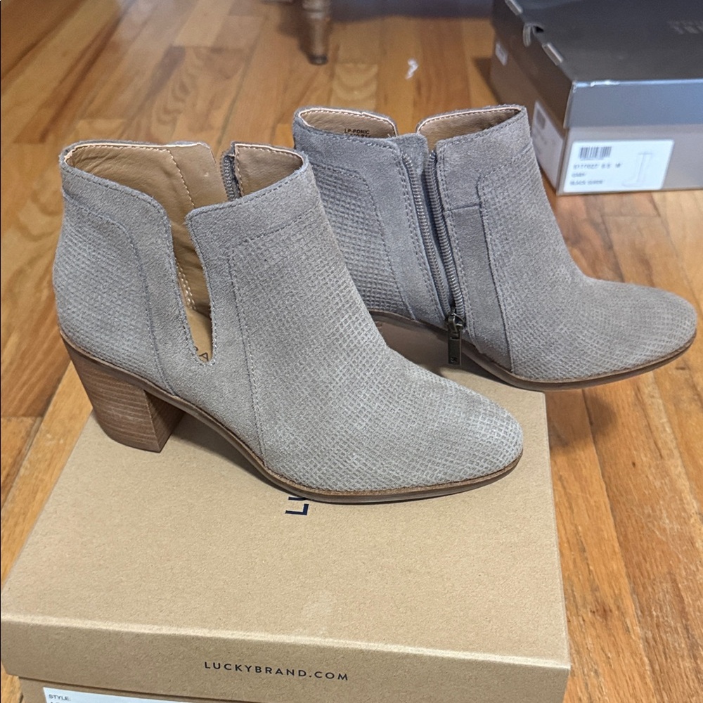Lucky Brand Women's Textured Tan Ankle Booties